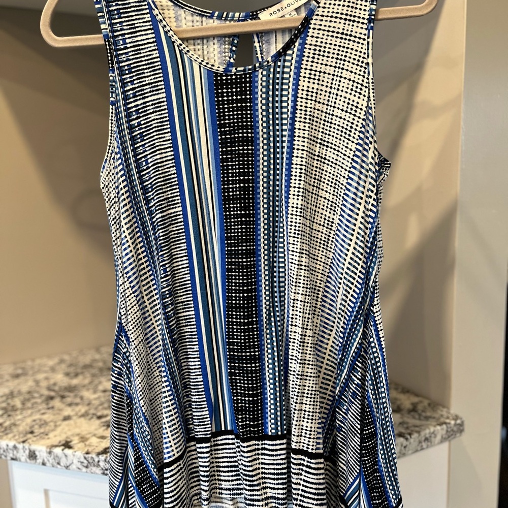 Women’s Ross + Olive size med top